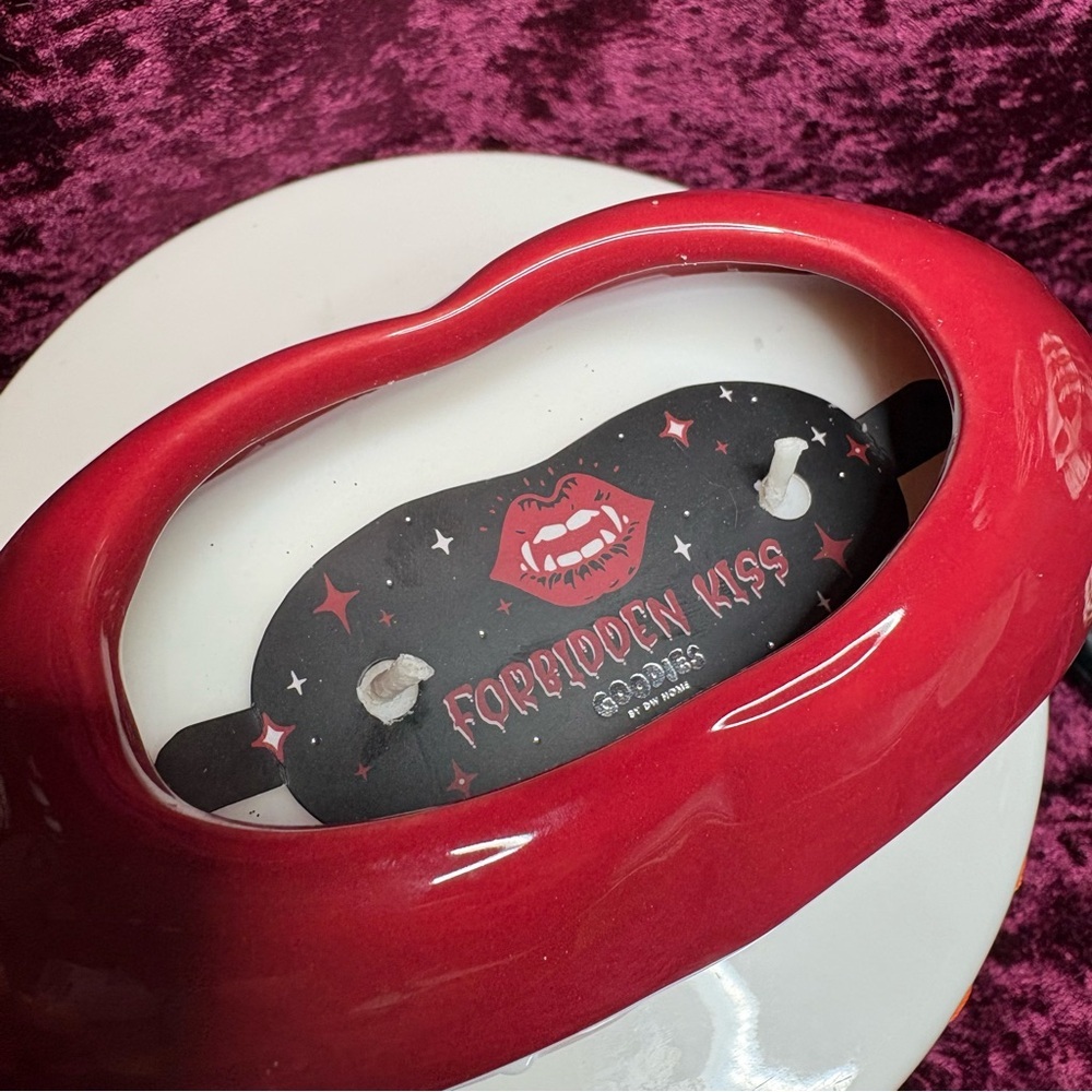 DW Home Goodies HTF Halloween Vampire Red Lips 'Forbidden Kiss' 2 Wick Candle - Picture 6 of 9
